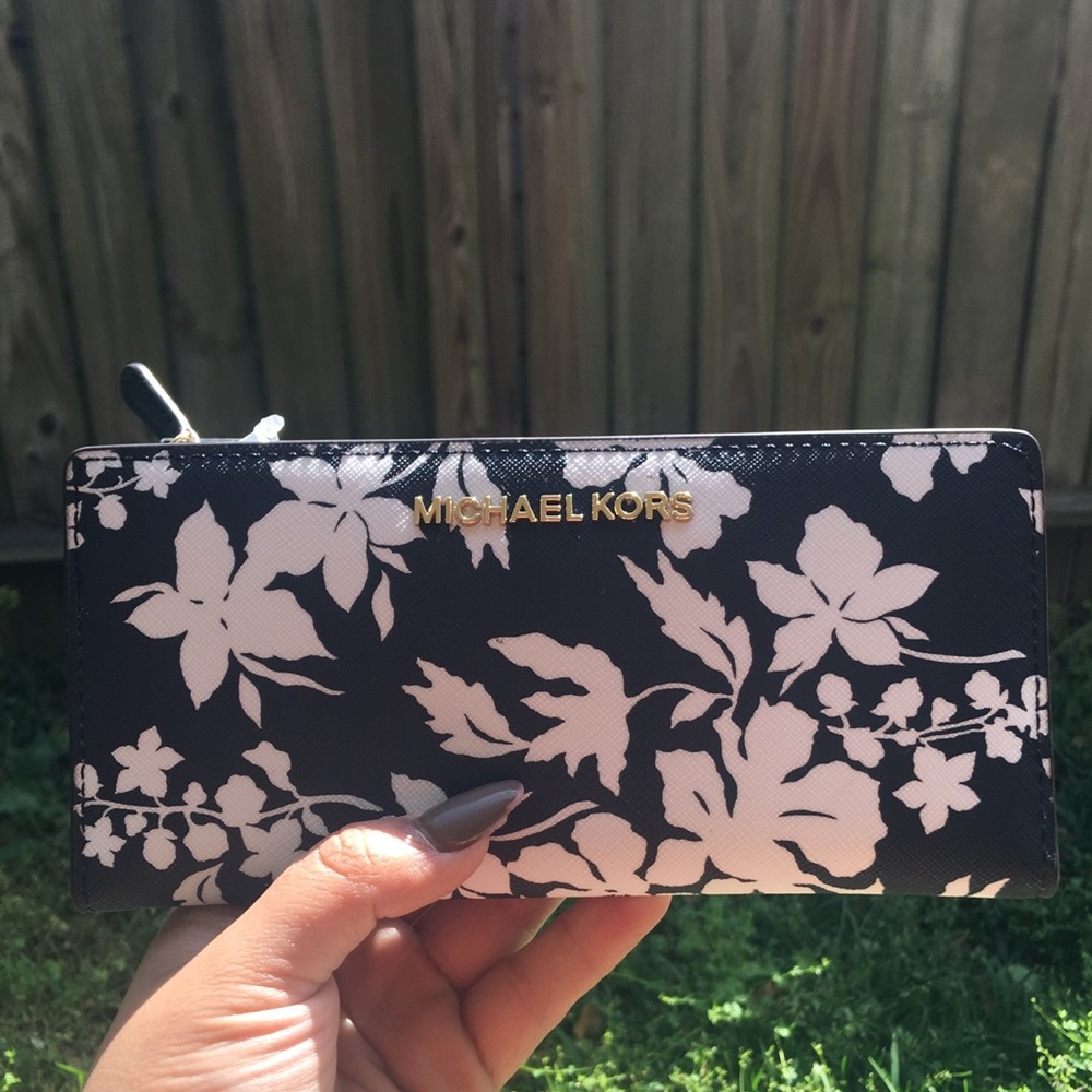 Michael Kors jet set travel lg card case carryall